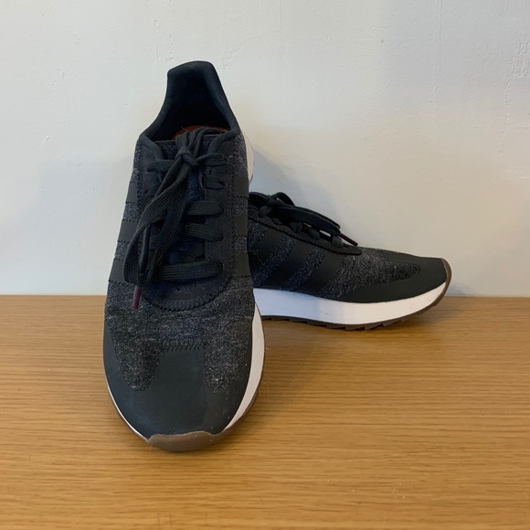 Adidas Runnjng Shoes - Picture 3 of 5